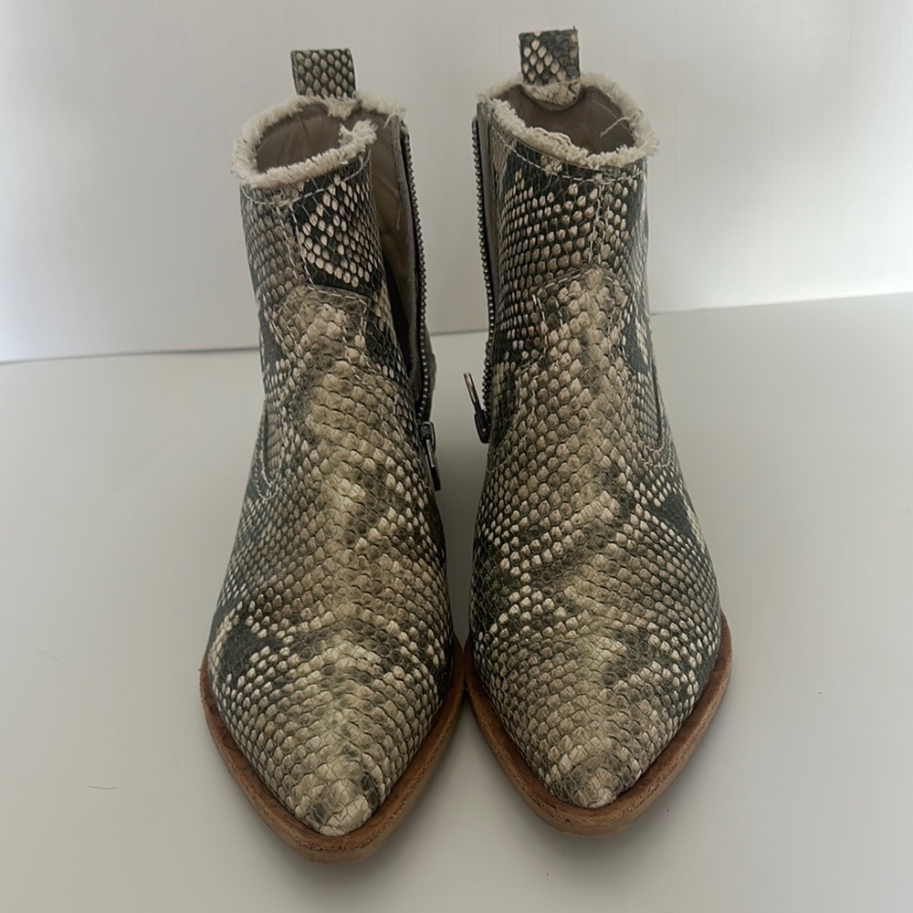Dolce Vita Ladies Unity Fringe Edgy Snake Skin Boots Western Toe Sz 9